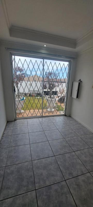 To Let 3 Bedroom Property for Rent in Grassy Park Western Cape